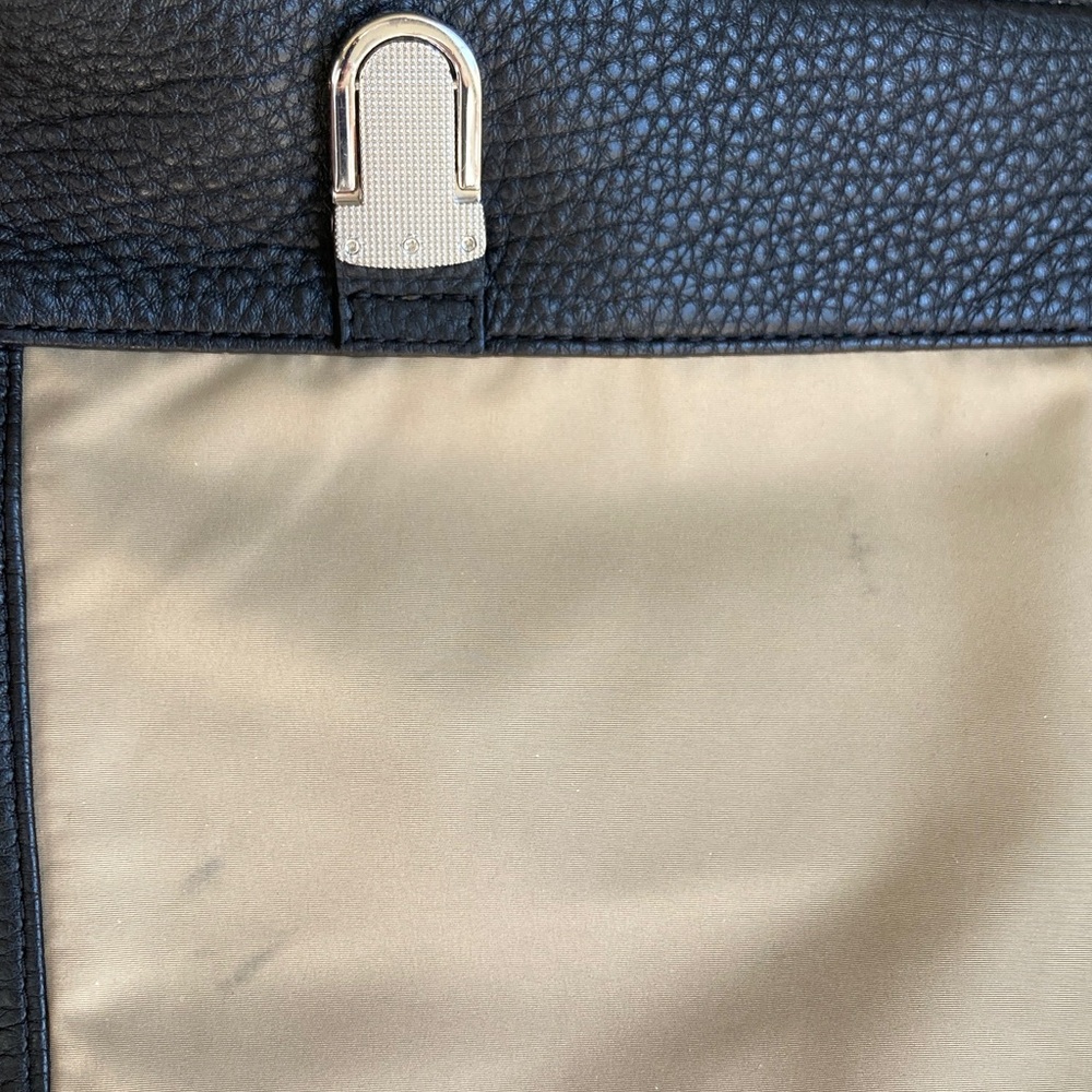 Marc by Marc Jacobs black leather messenger/crossbody/laptop bag - Picture 14 of 17